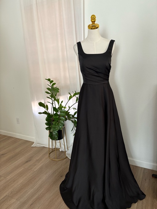 Dresses & Skirts - Elegant Black A-Line Evening Dress - Classic Square Neck